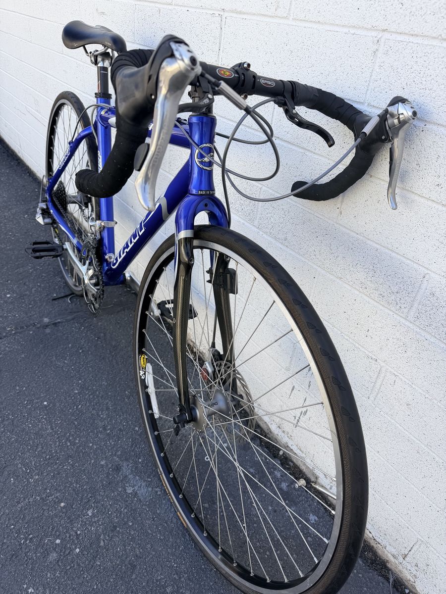 Giant Blue Road Bike with Drop Handlebars and Disc Brakes