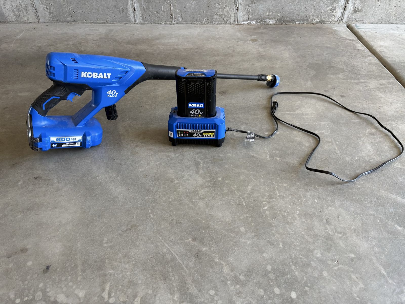 Kobalt 40V Max Cordless Power Cleaner with 2.0 Ah Battery & Charger 600 PSI Pressure Washer