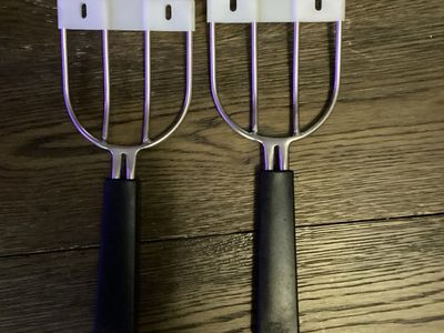 Pampered Chef meat claws with protective cover