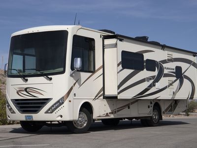 2019 Thor Hurriacane 29M V10