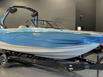 2025 Centurion NV233 Surf Boat