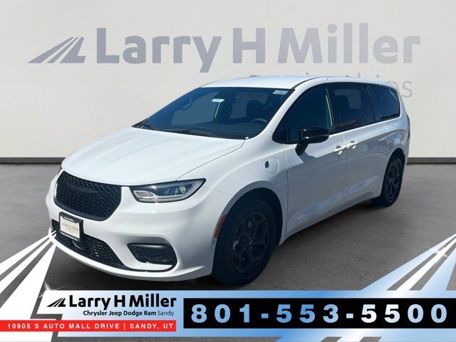 2024 Chrysler Pacifica Plug-In Hybrid S Appearance