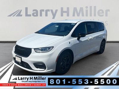 2024 Chrysler Pacifica Plug-In Hybrid S Appearance