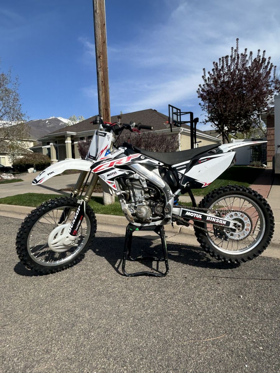 2005 Honda CRF 450R Dirt Bike. $2,000 OBO