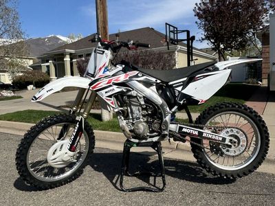 2005 Honda CRF 450R Dirt Bike. $2,000 OBO