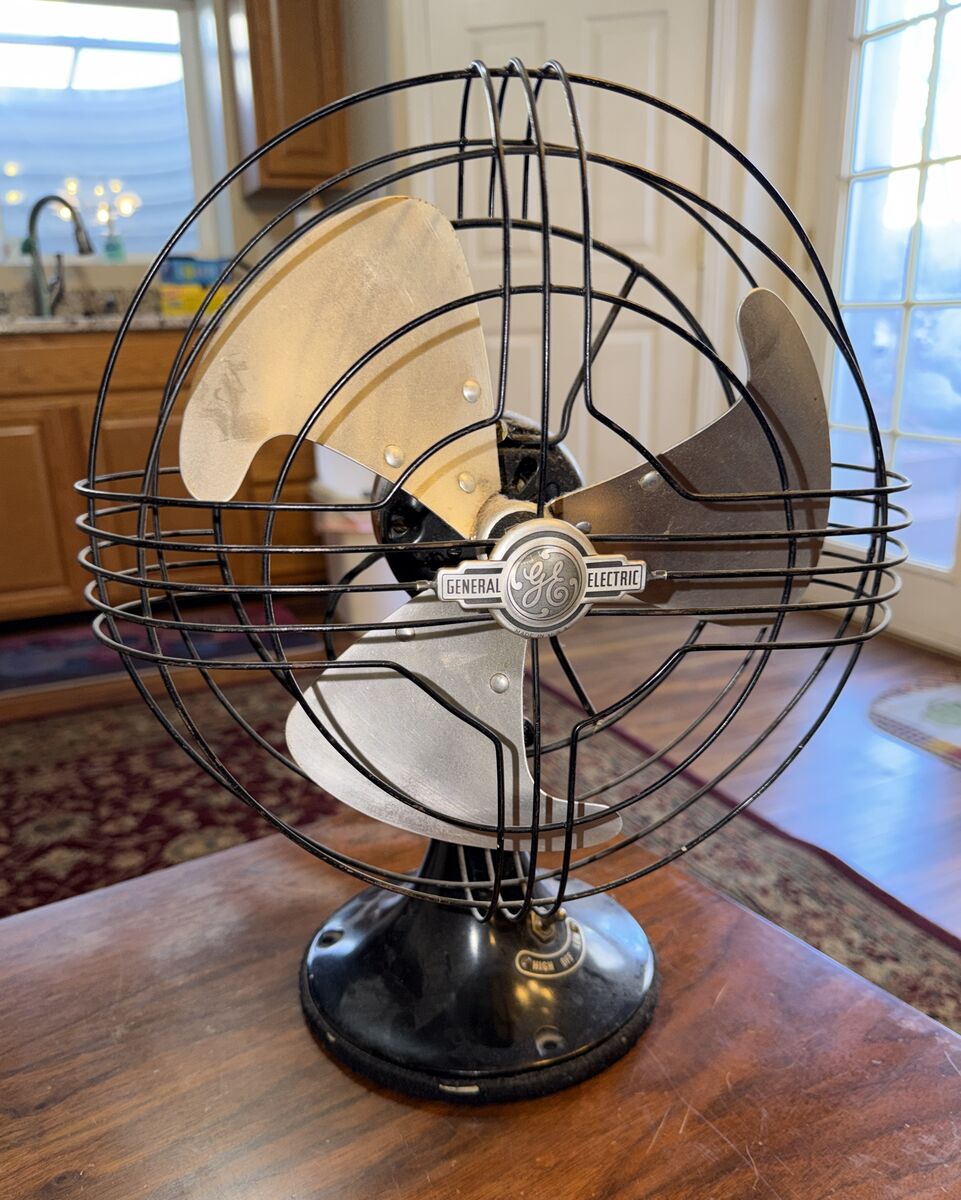 VINTAGE 1930s GENERAL ELECTRIC OSCILLATING TABLE FAN