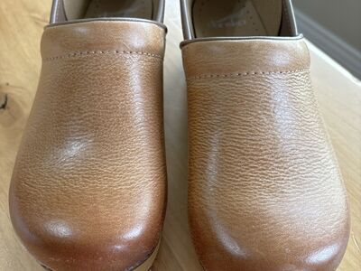 New Dansko, professional distressed honey clog shoe size 40, 9.5-10