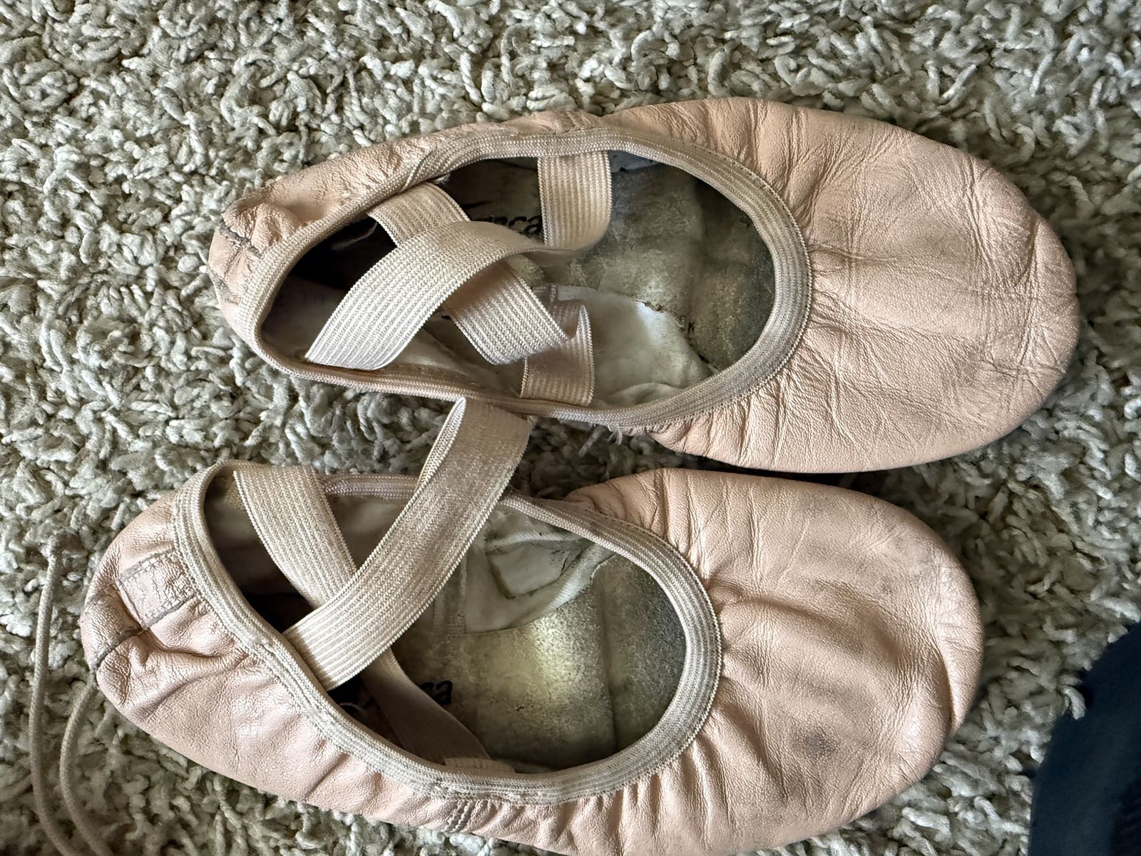 So dance cross strap ballet shoes size 2 or 2.5 I can’t read it really well. ballet, jazz. Smoke free, pet free home text prefer