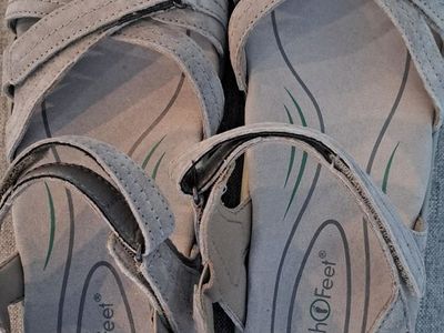 Orthofeet sandals light gray color