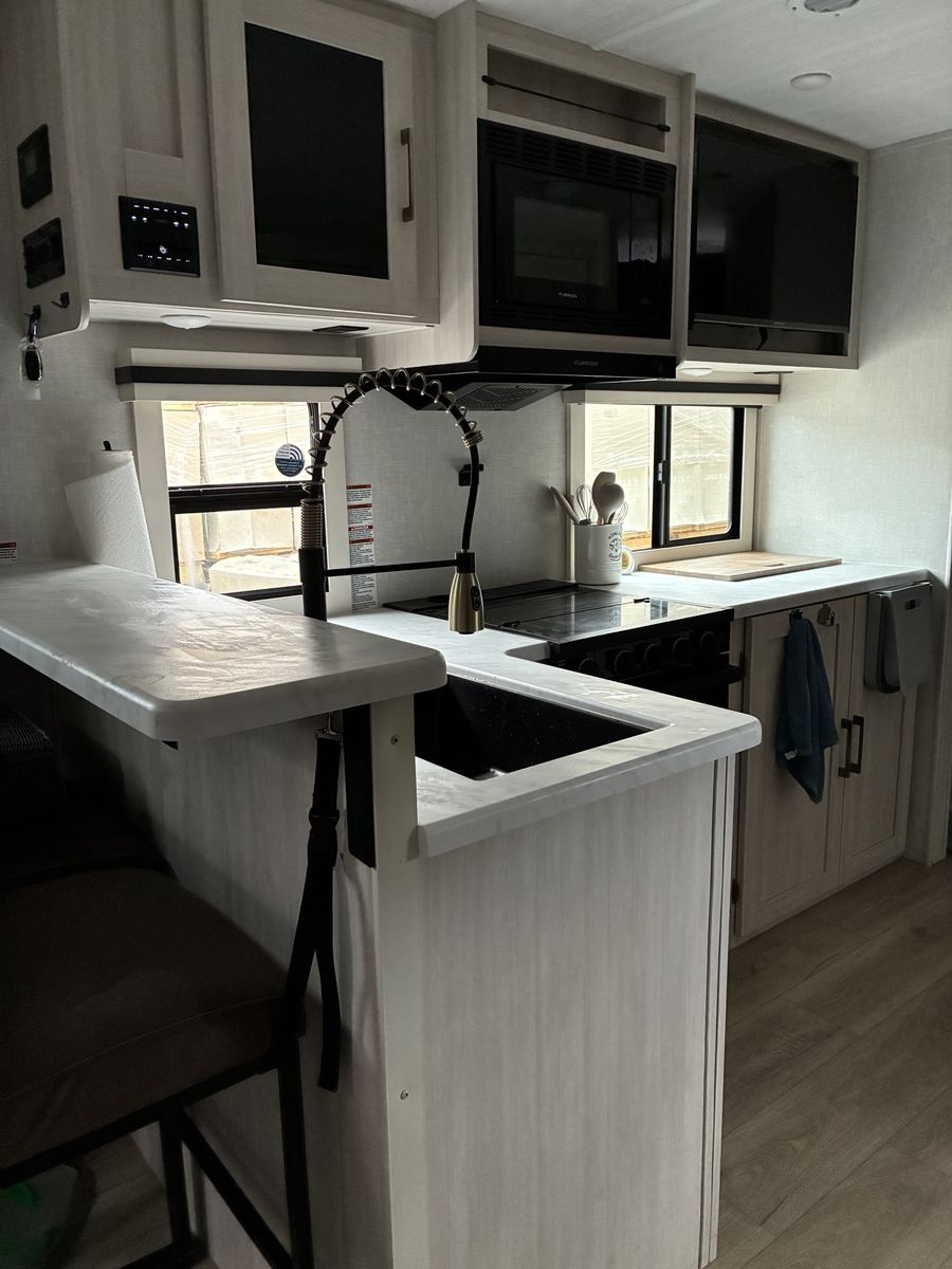 Main image 6