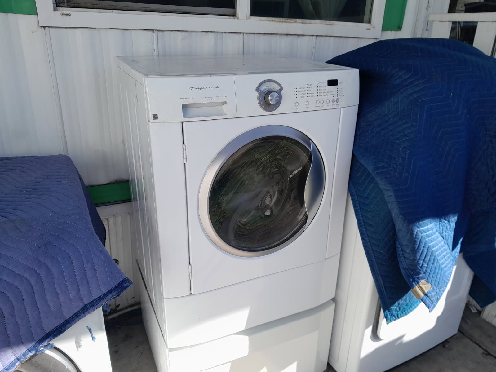 Nice Frigidaire Front Load Washer with Pedestal Drawer