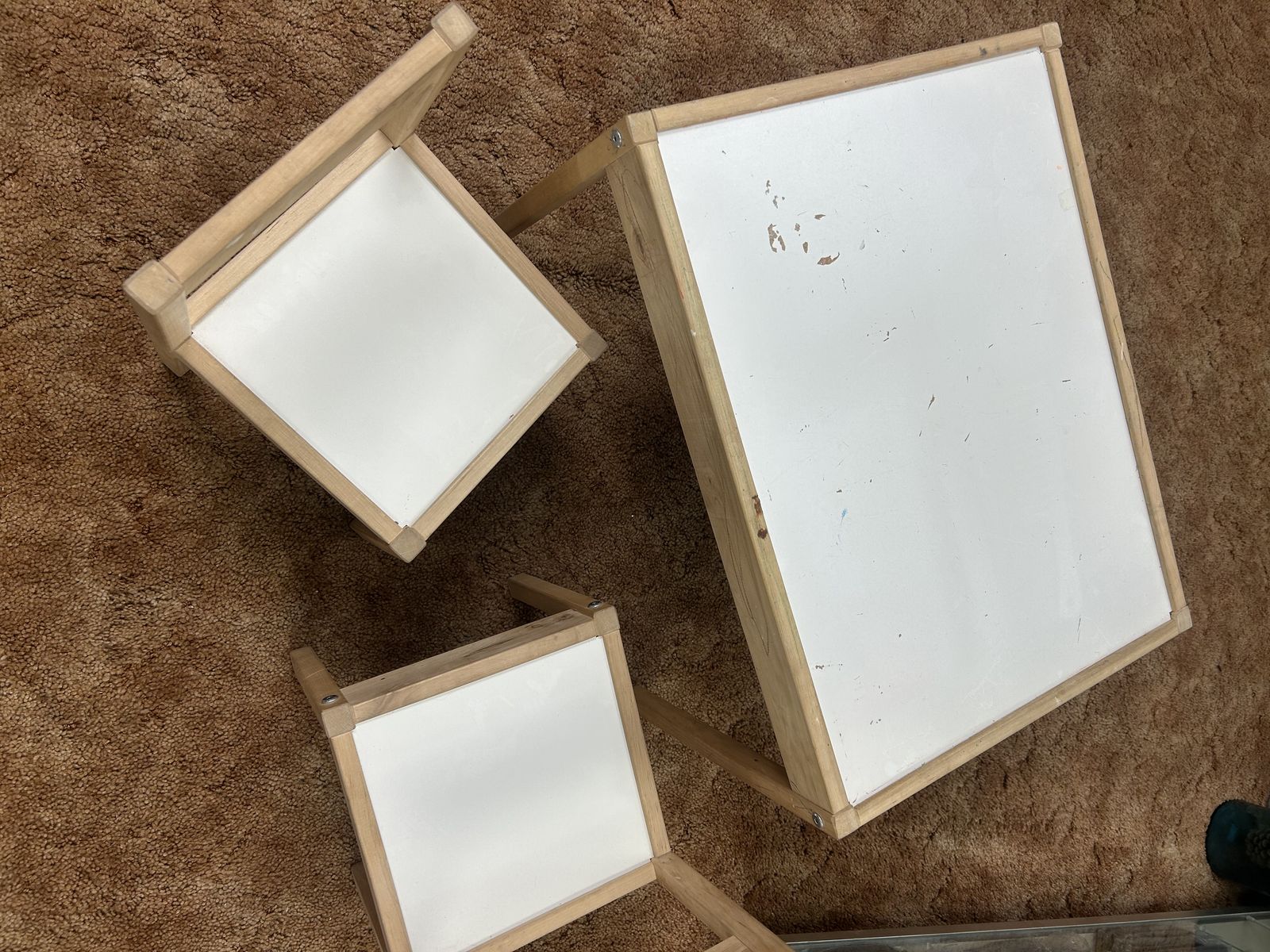 Toddler/kids table and 2 chairs