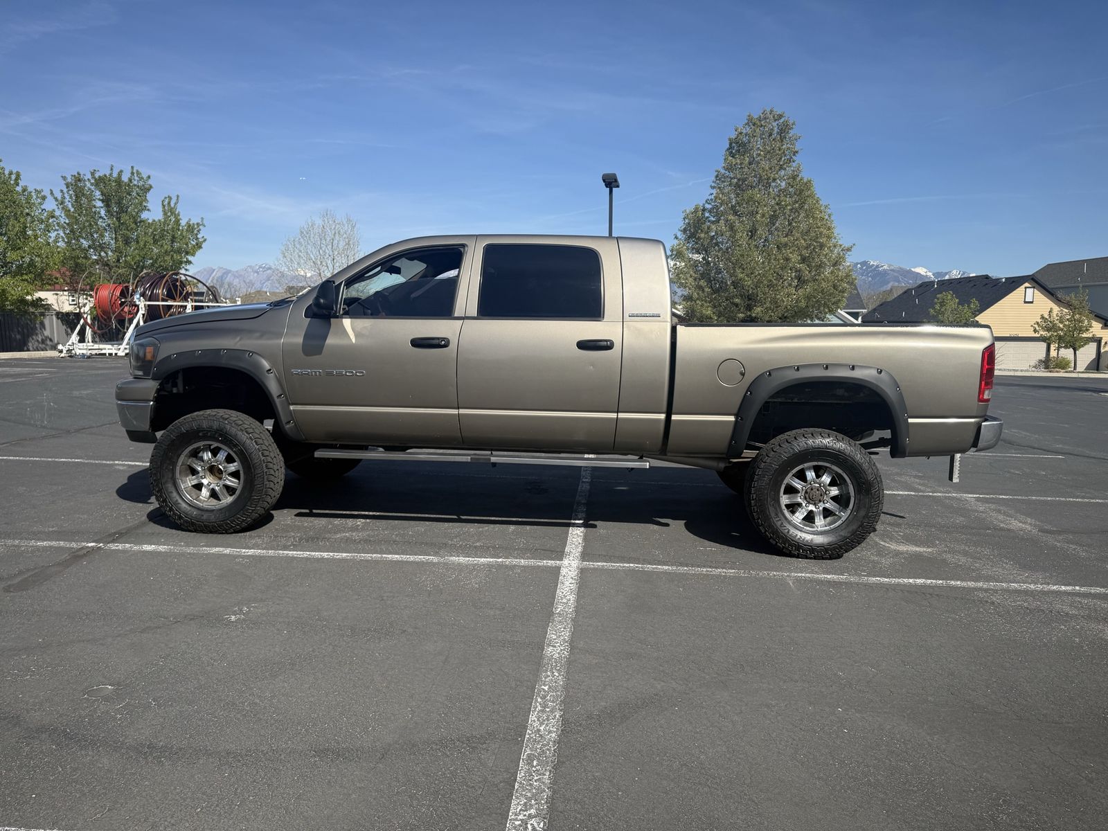 06 RAM 3500 Megacab SLT 4x4 5.9 Turbo Diesel  Lift