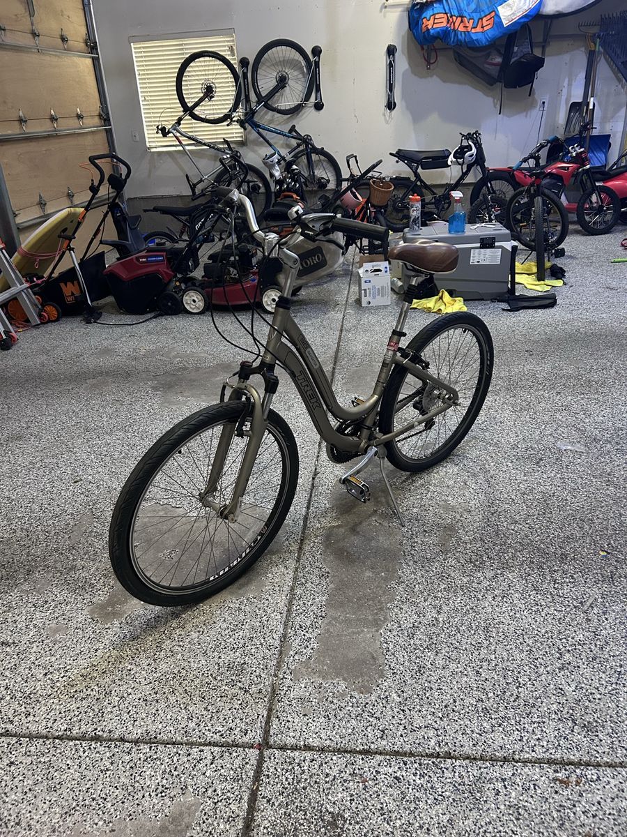 Trek Cruiser Hybrid Bike Grey Step-Through Frame ( TIRES BOTH FLAT )