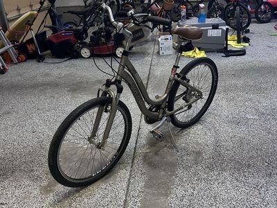 Trek Cruiser Hybrid Bike Grey Step-Through Frame ( TIRES BOTH FLAT )