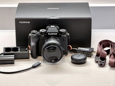 Fujifilm X-T5 Mirrorless Camera with XF 16-50mm f/2.8-4.8 R LM WR Lens (Many Extras)