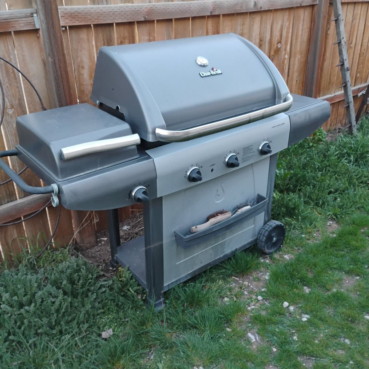 Char-Broil Advantage Propane Grill W/Side Burner