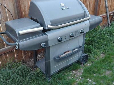 Char-Broil Advantage Propane Grill W/Side Burner
