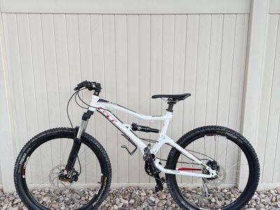 GT Sensor Comp Full Suspension Mountain Bike - White, Disc Brakes