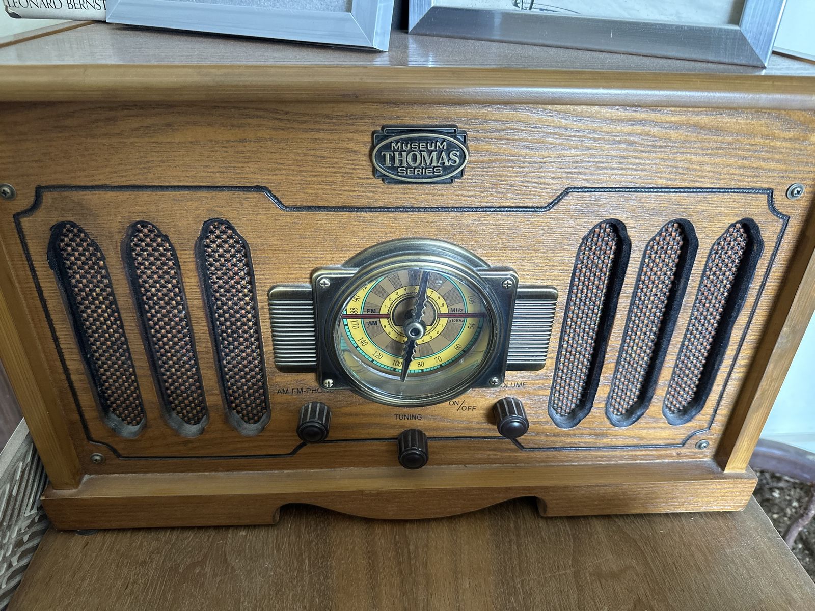 Vintage-Style “Museum Thomas Series” Radio/CD Player Cabinet