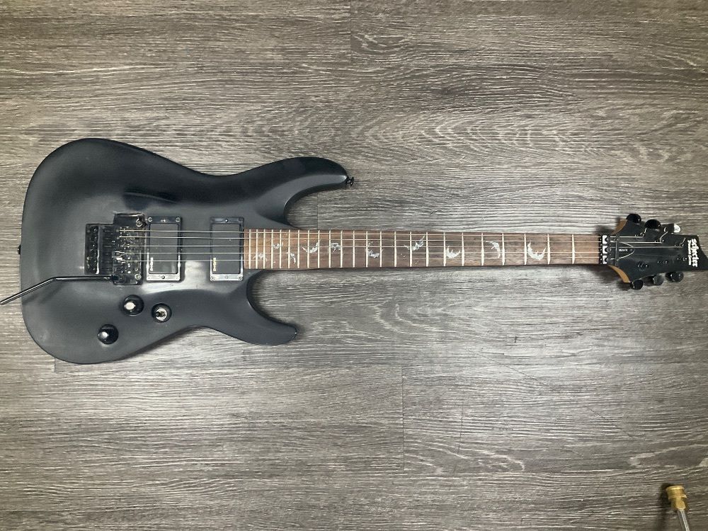 SCHECTER DIAMOND SERIES DAMIEN 6 FR *HAS SOME DAMAGE*