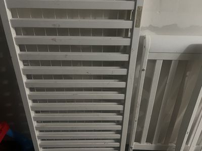 white wood crib