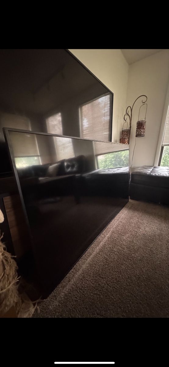 Samsung 65” 4K UHD TV (SERIES QBB)   Wall mount brackets included. Excellent Condition