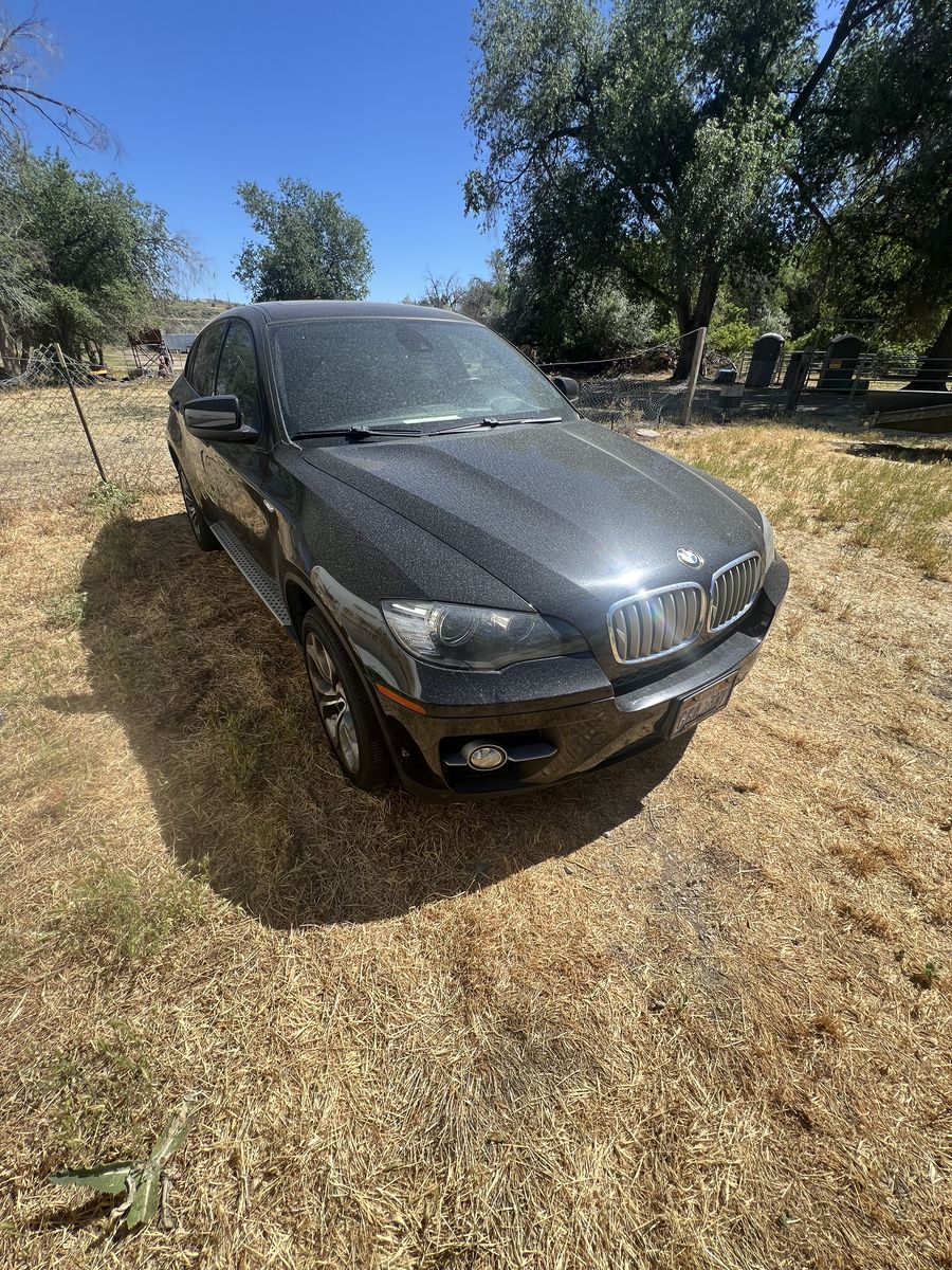 BMW X6.   2012