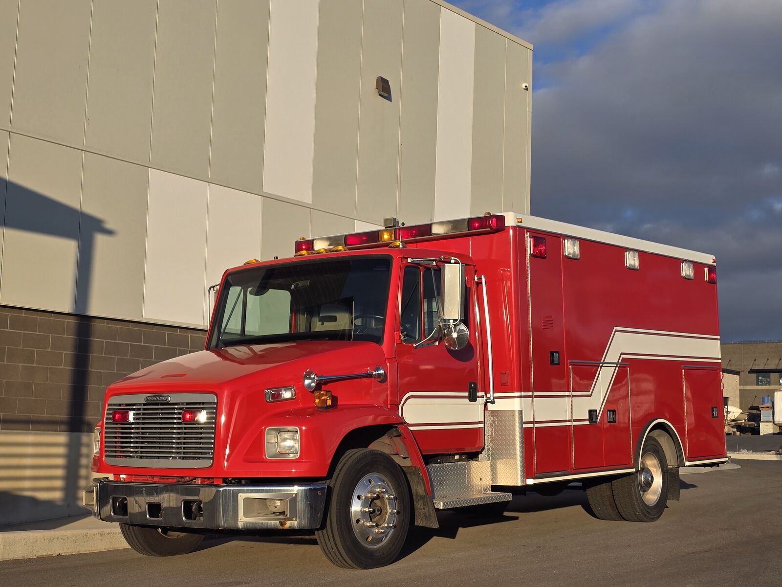 1997 Freightliner FL60 Rescue Support Truck, 5.9L Auto, diesel, A/C, 7,615 miles