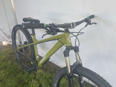 Diamondback Line Hardtail Mountain Bike - Small, Unisex, 27.5" Wheels, Aluminum Frame