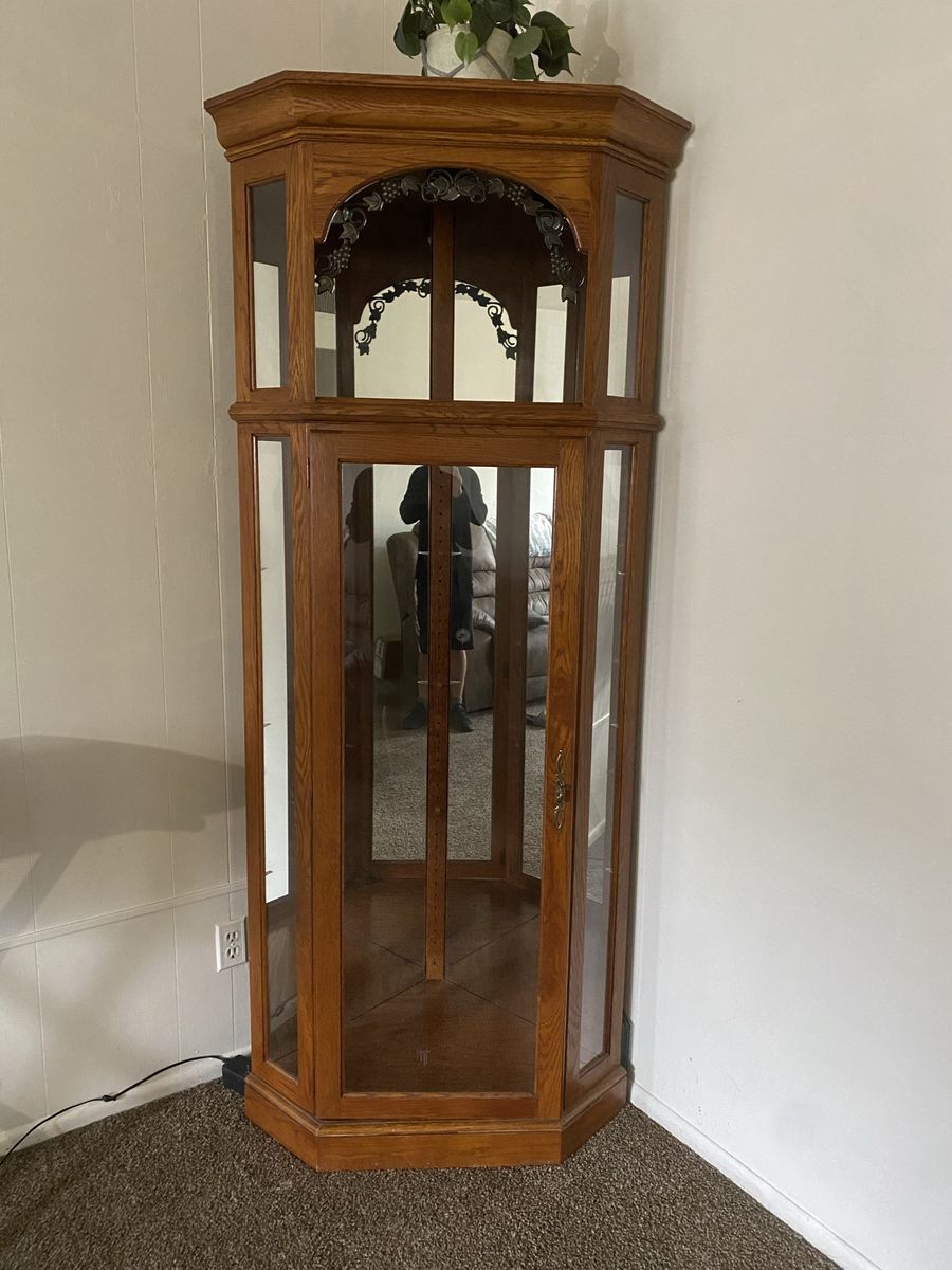 Corner Diplay Case