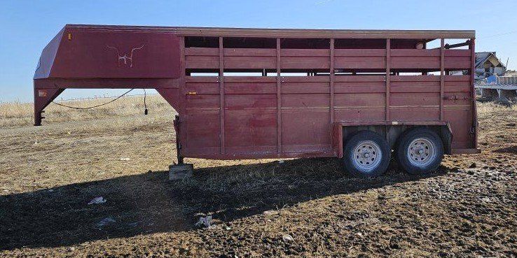 Hillsboro Gooseneck Livestock Trailer - Dual Axle, Maroon, for Hauling Cattle/Animals