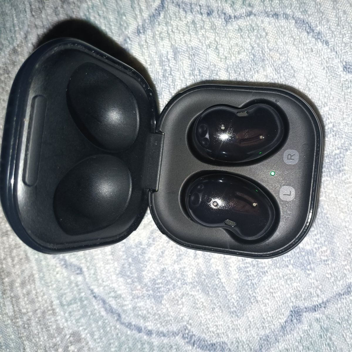 Samsung beans earbuds
