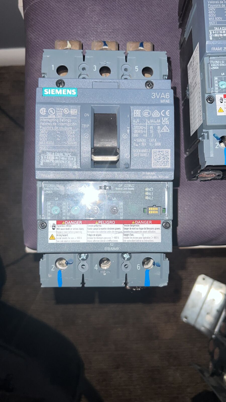 Siemens 1200A Main + 10x 3VA6 Breakers (Used)
