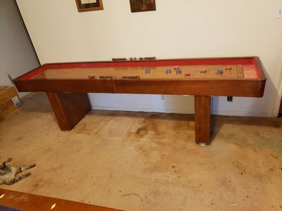 Nine foot shuffleboard table