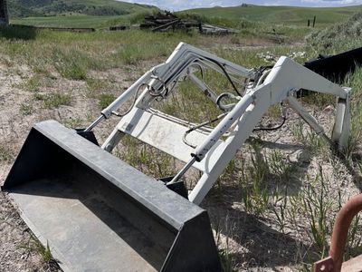 Front loader with 5’ bucket