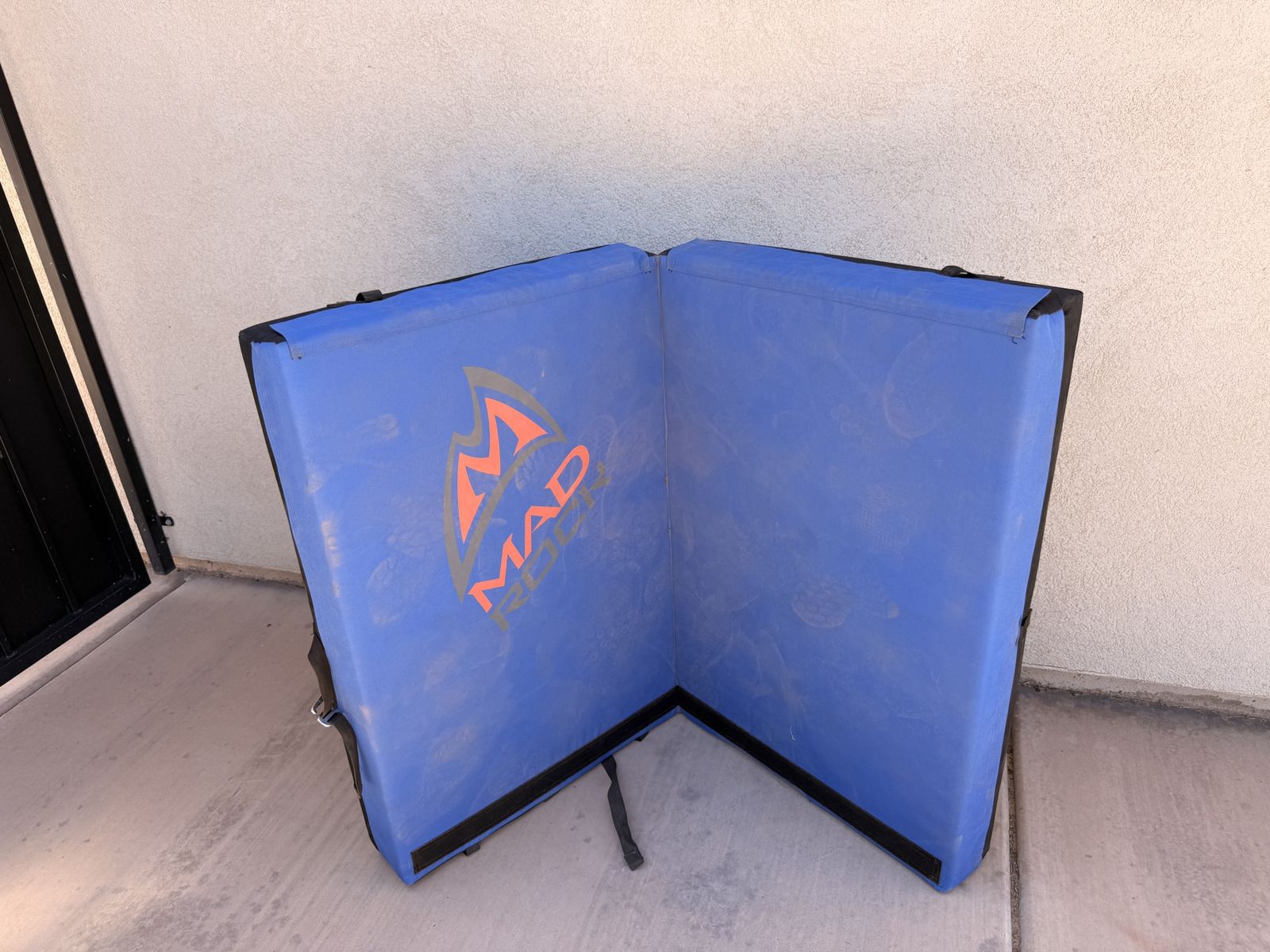 Mad Rock Crash Pad Bouldering Mat Blue and Black