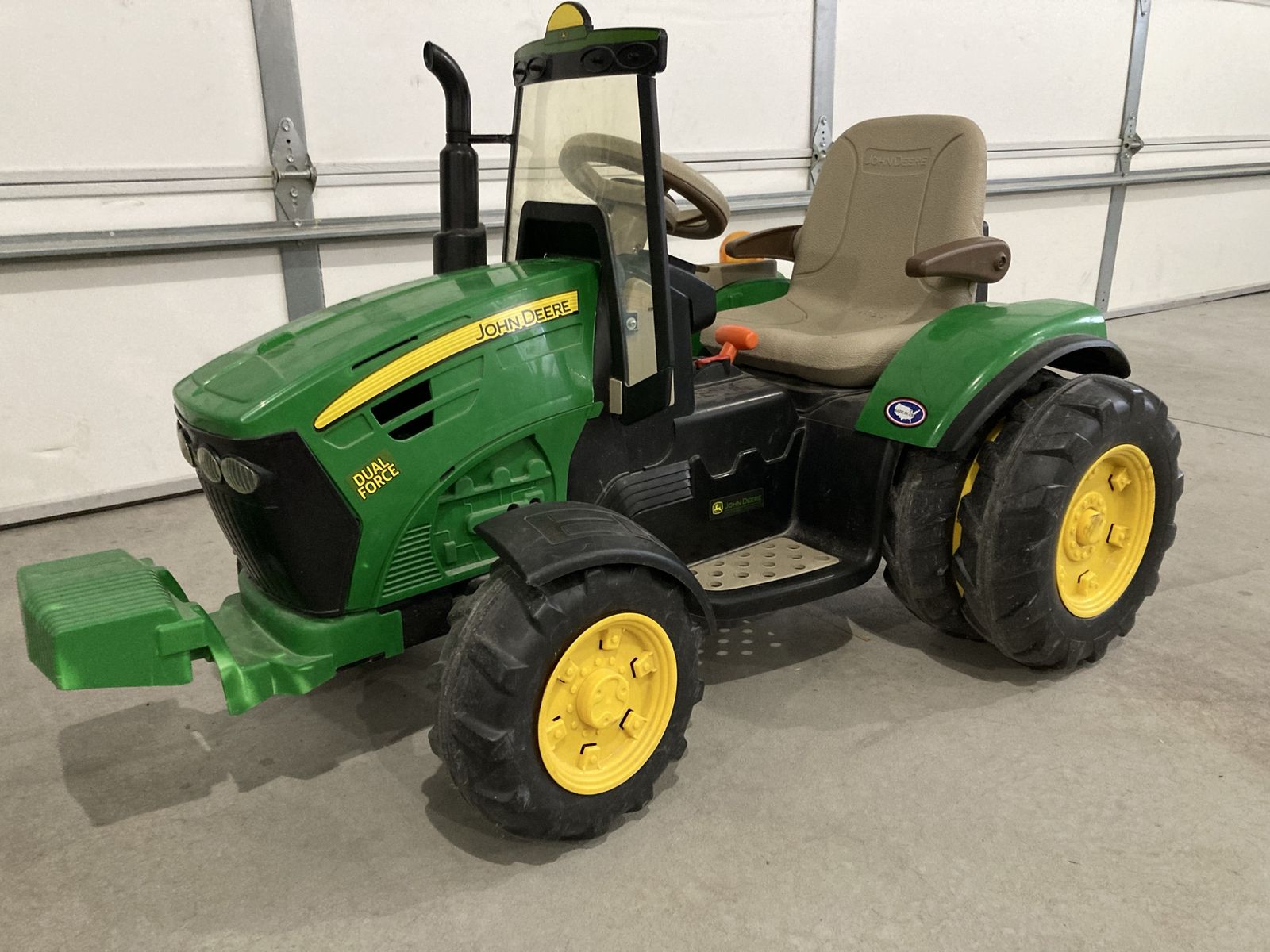 Kids John Deere tractor