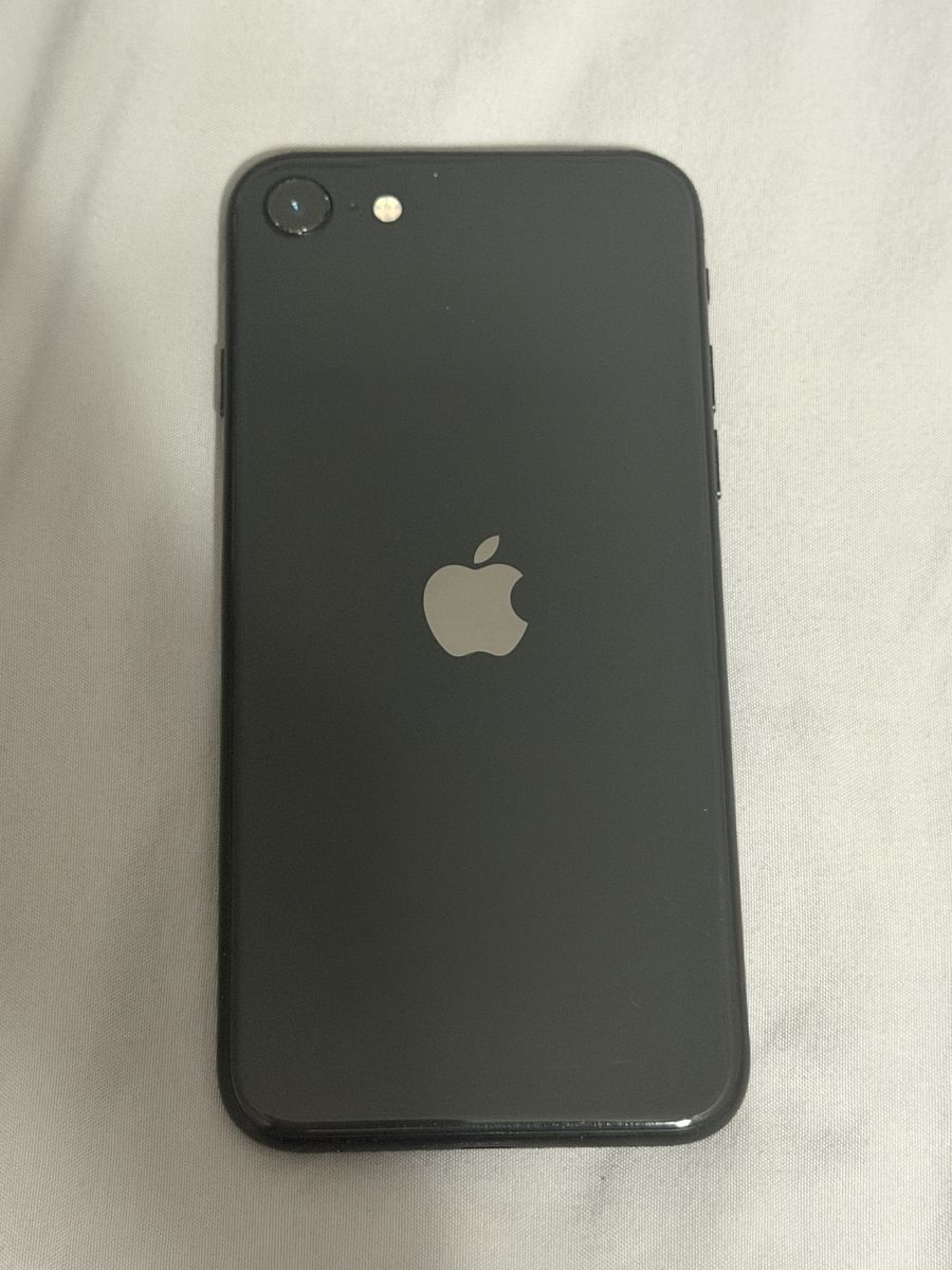 Apple iPhone SE. Unlocked. Great condition!