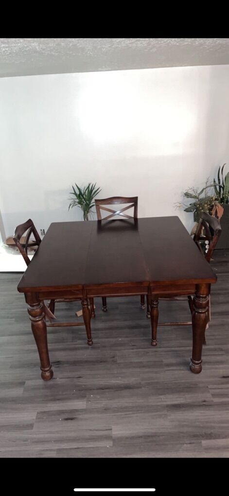 Brown Dining Room Table With 4 Chairs