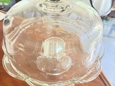 Glass Pedestal cake stand with dome