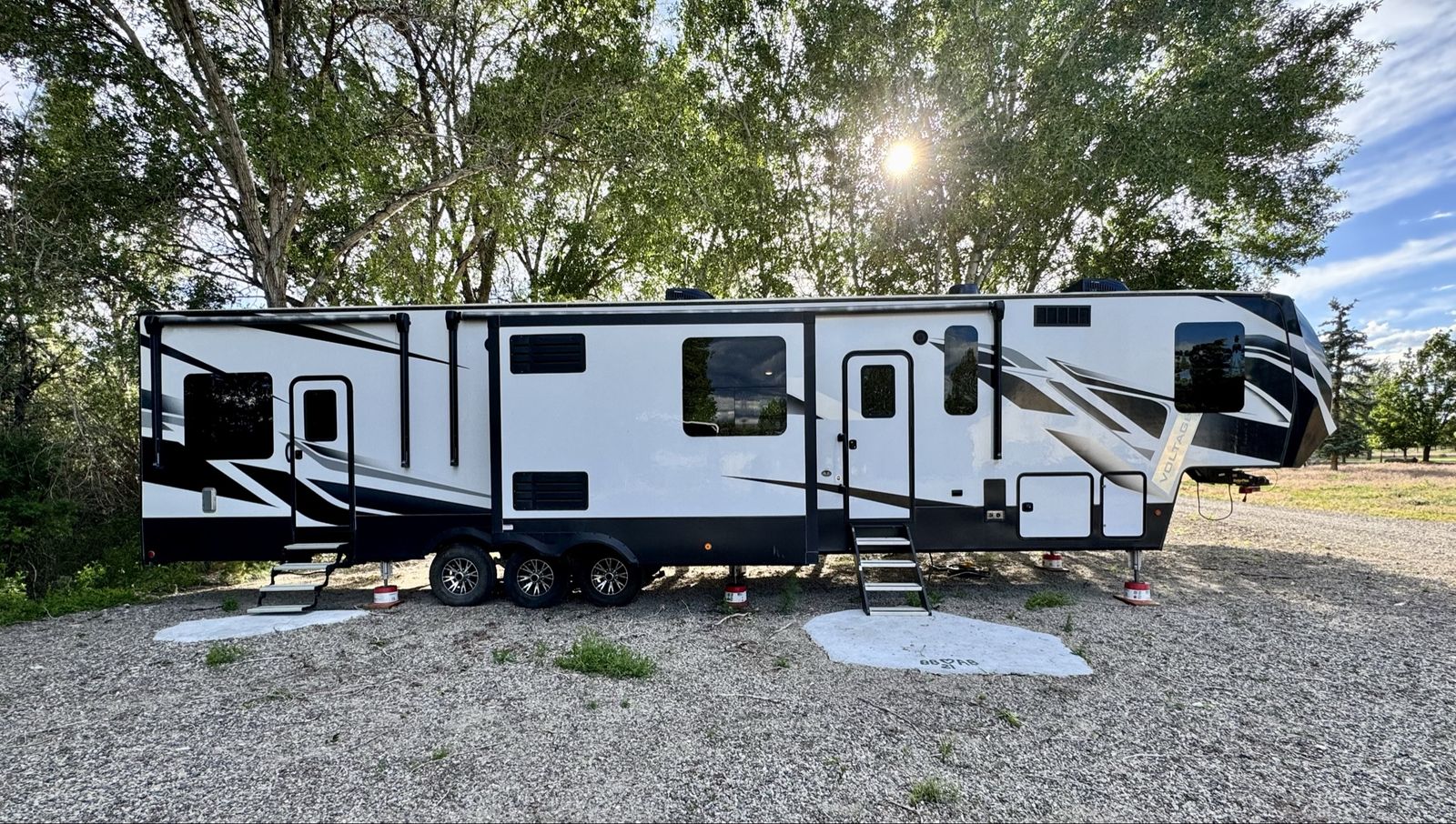 2021 Voltage 4225 Toy Hauler