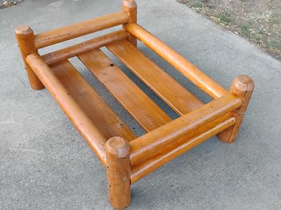 Large Log Dog/Pet Bed With Extras