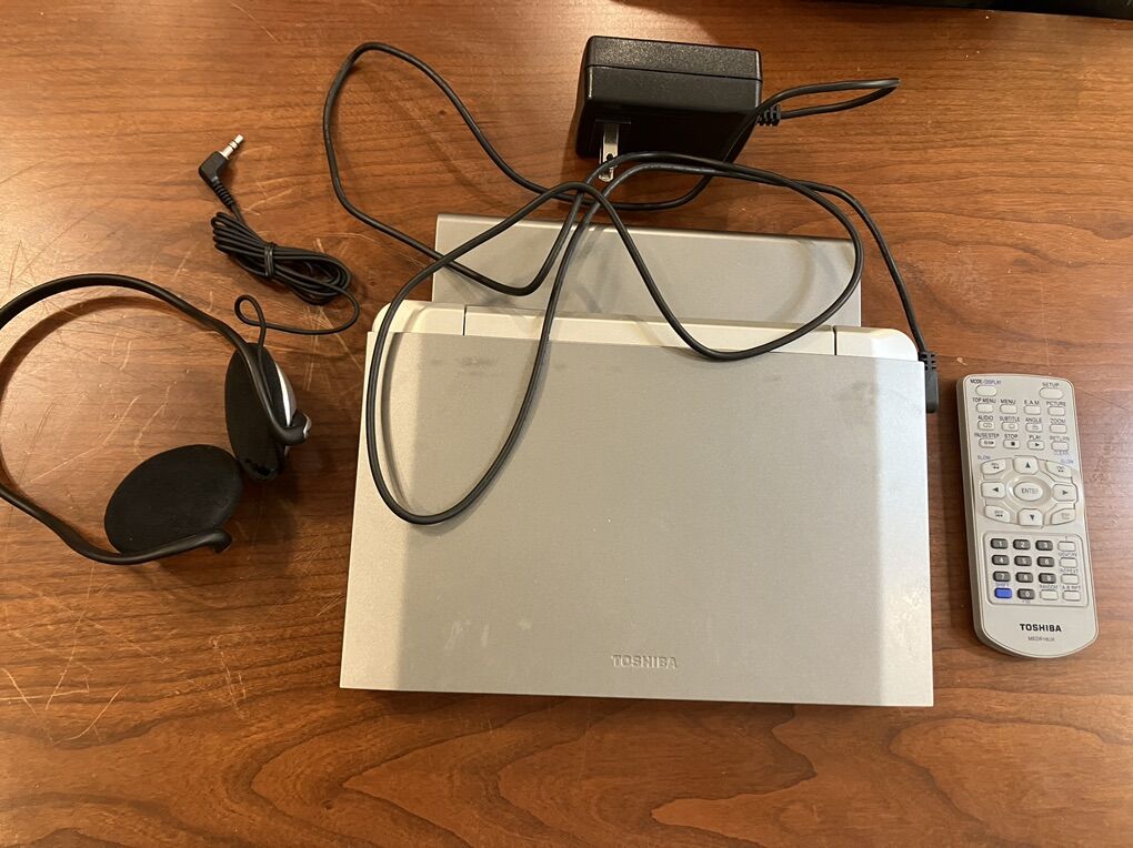 Broken Toshiba Portable DVD Player-Headphones/Remi