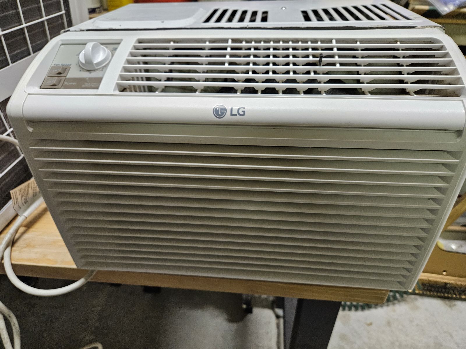 LG 5,000 btu air conditionder
