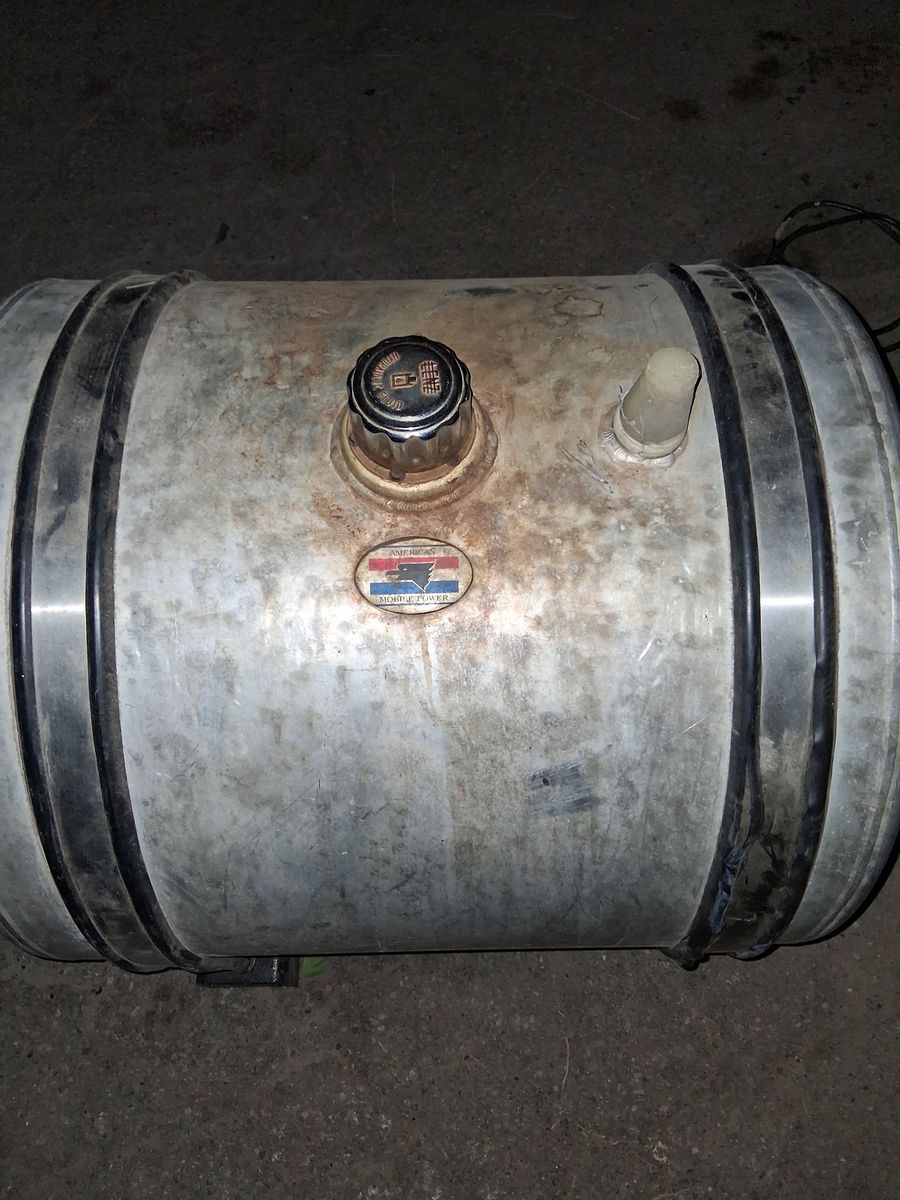 Hydraulic tank