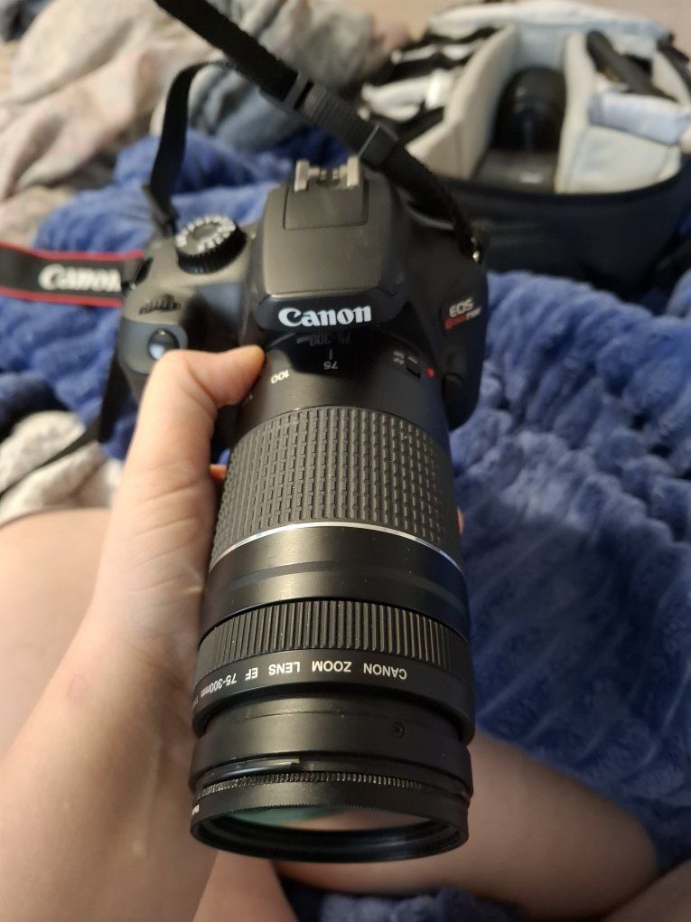 Canon EOS T100 PLUS ACCESSORIES