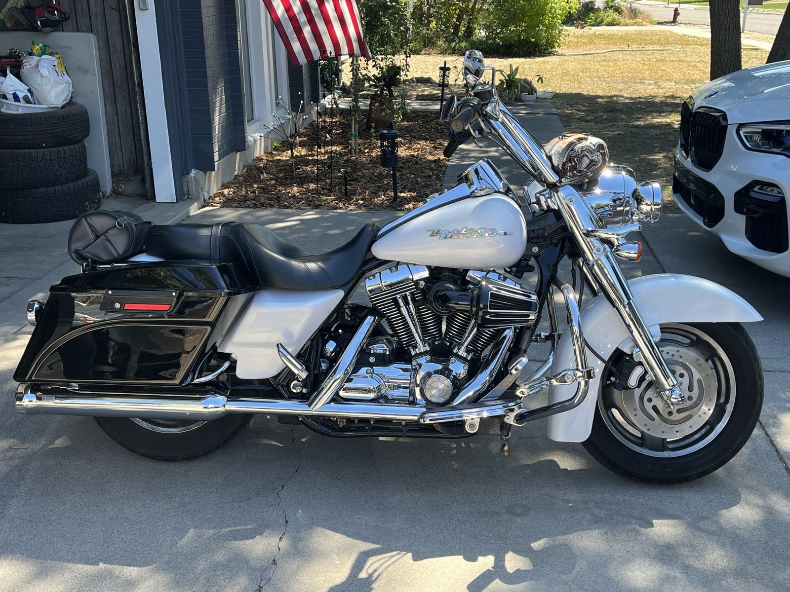 Harley-Davidson Road King Classic Touring Motorcycle - White, Chrome Accents