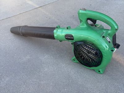 Hitachi leaf blower
