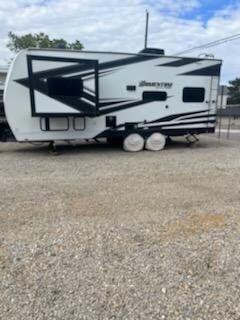 2023 Momentum Grand Design21G Toy Hauler 1 Slide